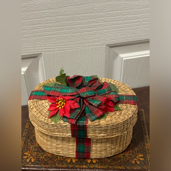 Vintage Woven Christmas Gift Box Basket With Lid Oval Red 6x5” Ribbon - Picture 5 of 10
